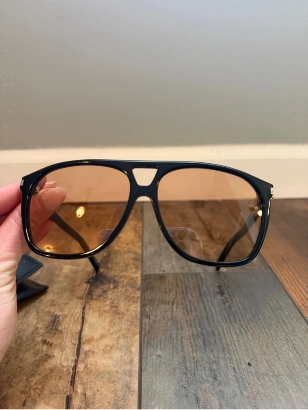 Saint Laurent Black Frame
Sunglasses with Brown/Amber
Lenses SL596 DUNE - Picture 1 of 10